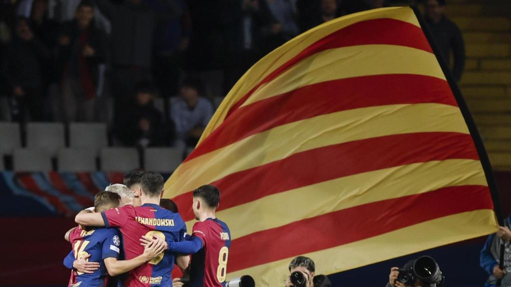 El Barça celebra un gol contra el Brest delante de la afición