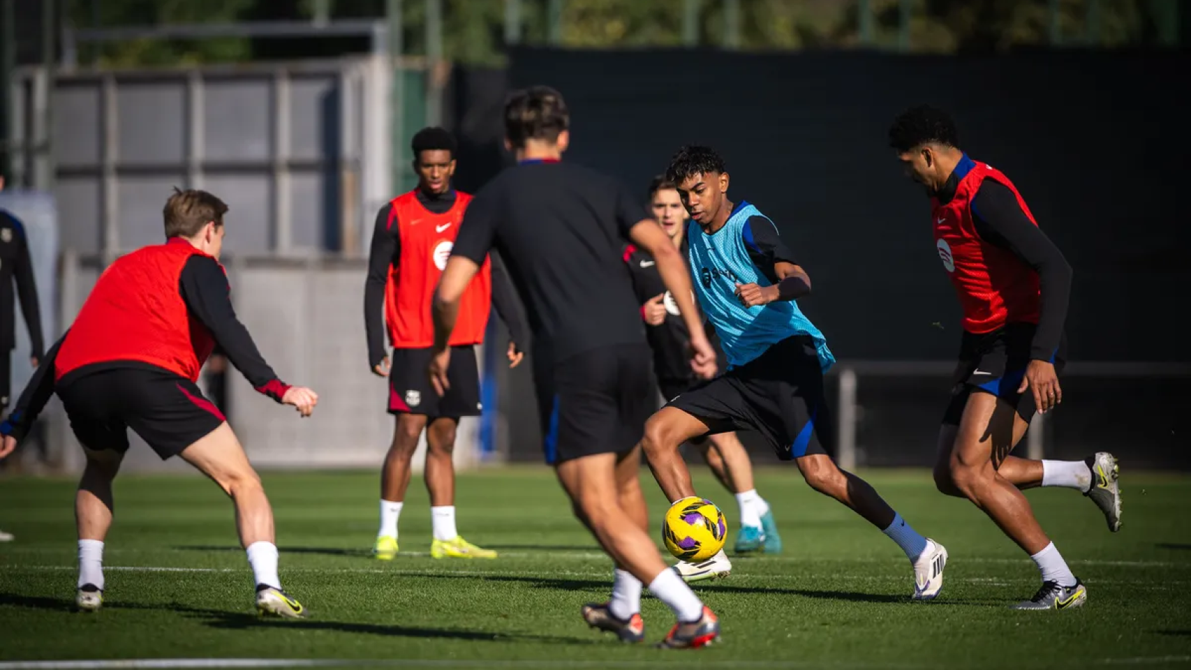 Lamine Yamal regresa a los entrenamientos después de su lesión en el tobillo