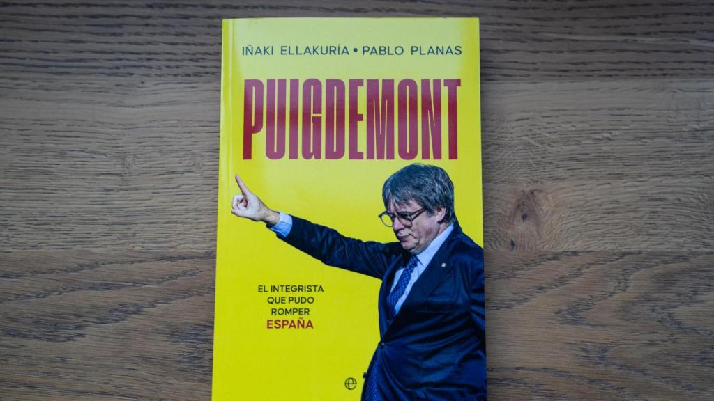 Portada del libro 'Puigdemont. El integrista que pudo romper España', de Pablo Planas e Iñaki Ellakuría