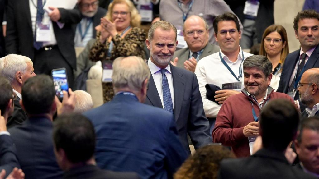 Imagen de la llegada del Rey Felipe VI al congreso de la CEDE