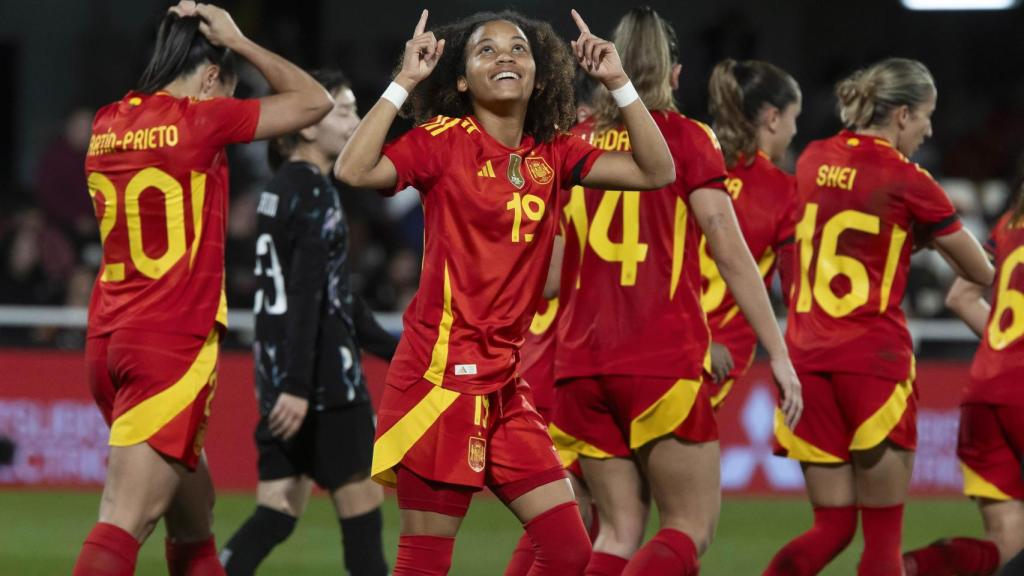 Vicky López celebra su doblete con la selección española ante Corea del Sur