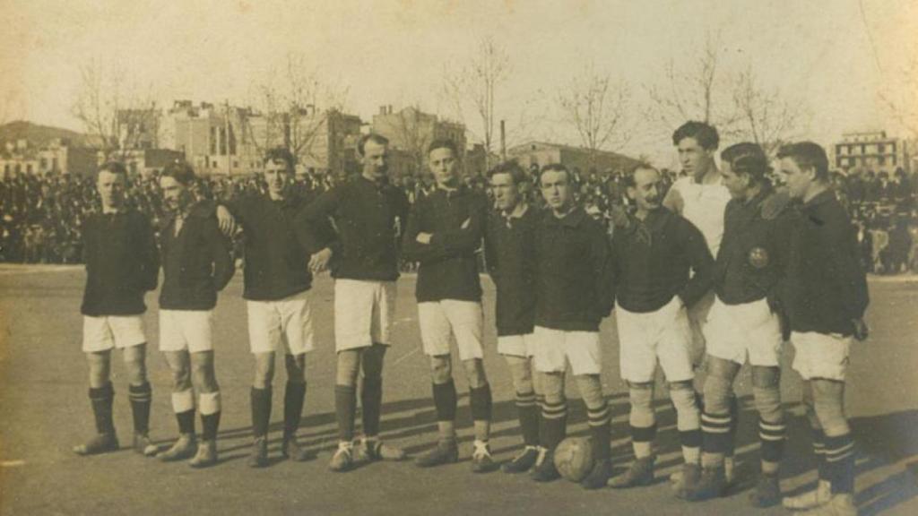 La formación del Barça en la temporada 1910-11