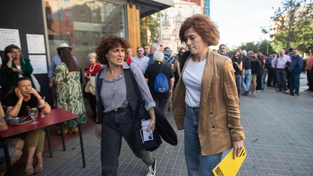 La candidata a la secretaría general de ERC, Elisenda Alamany, junto a la presidenta de la Federación de Barcelona, Eva Baró