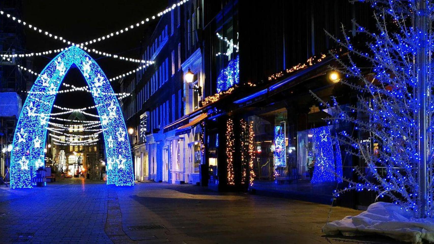 Luces de Navidad  en una ciudad | PEXELS