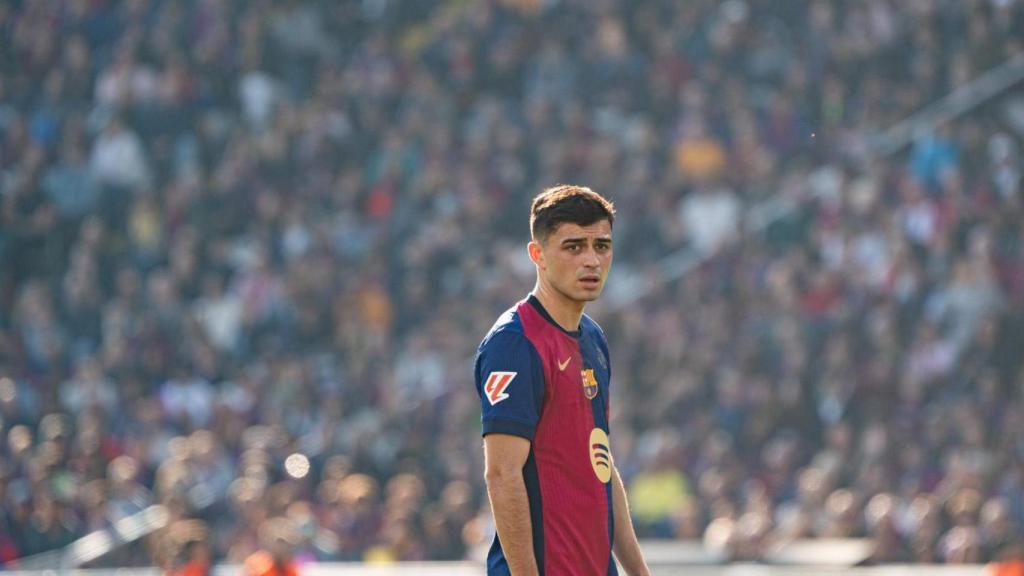 Pedri durante el partido de Liga contra la UD Las Palmas, con la equipación del 125 aniversario del Barça