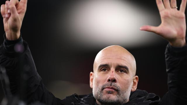 Pep Guardiola responde a las provocaciones de la grada de Anfield en el Liverpool-Manchester City