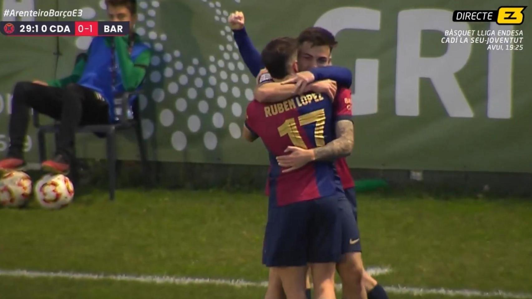 Víctor Barberà celebra su gol al Arenteiro con Rubén López