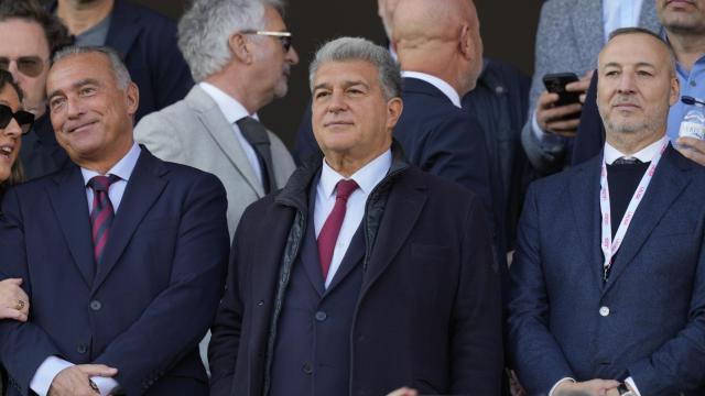 Joan Laporta, junto a Rafa Yuste, en el palco de Montjuïc por el Barça-Las Palmas