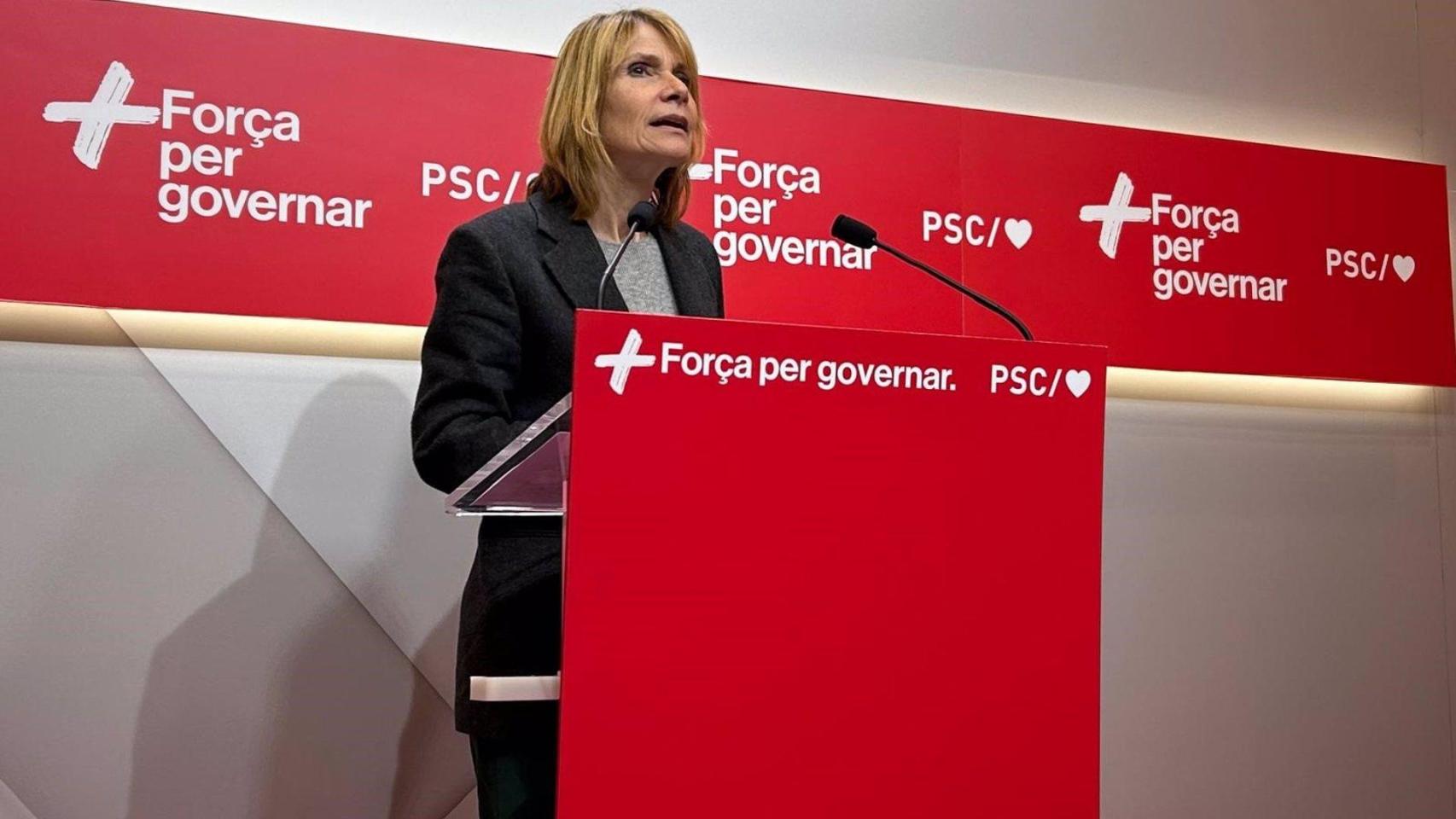 La viceprimera secretaria del PSC, Lluïsa Moret, en una rueda de prensa en la sede del partido