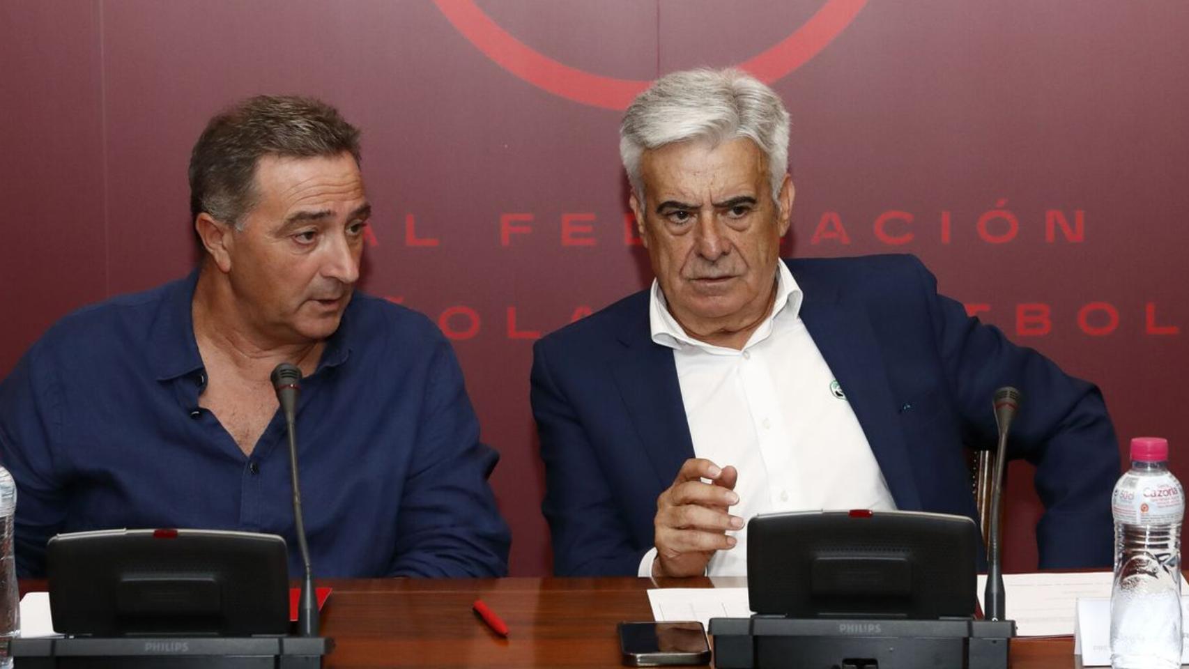 Salvador Gomar, junto a Pedro Rocha, en un acto de la RFEF