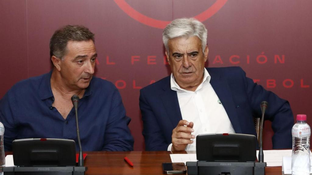 Salvador Gomar, junto a Pedro Rocha, en un acto de la RFEF