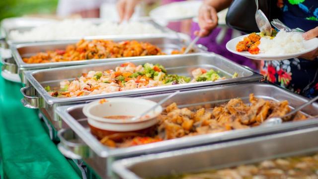 Comida en un buffet libre