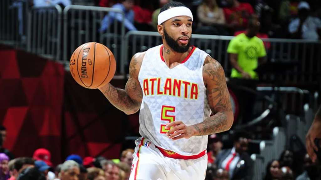 Malcolm Delaney con la camiseta de los Atlanta Hawks