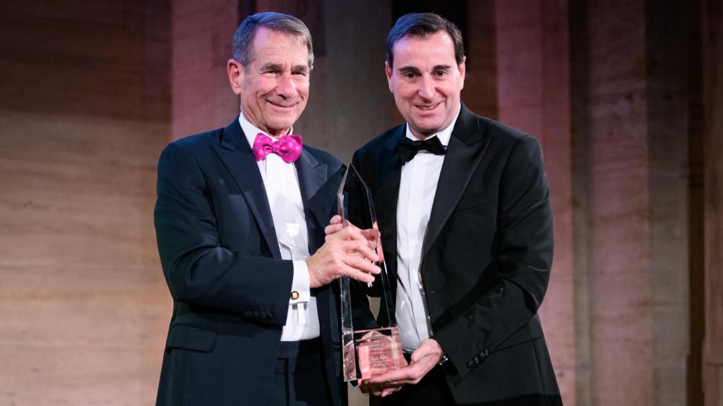 El CEO de Mango, Toni Ruiz, recibe el premio Business Leader of the Year 2024