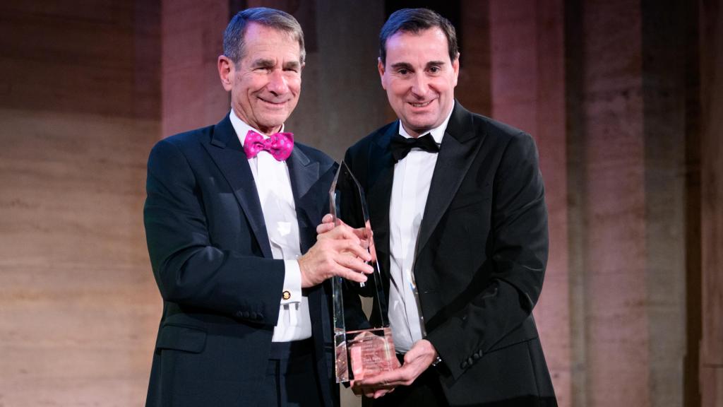 El CEO de Mango, Toni Ruiz, recibe el premio Business Leader of the Year 2024