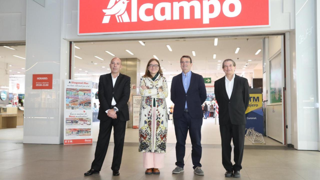 Javier Peteiro (Alcampo) y Marta Angerri, directora general de Comerç, hoy en Diagonal Mar