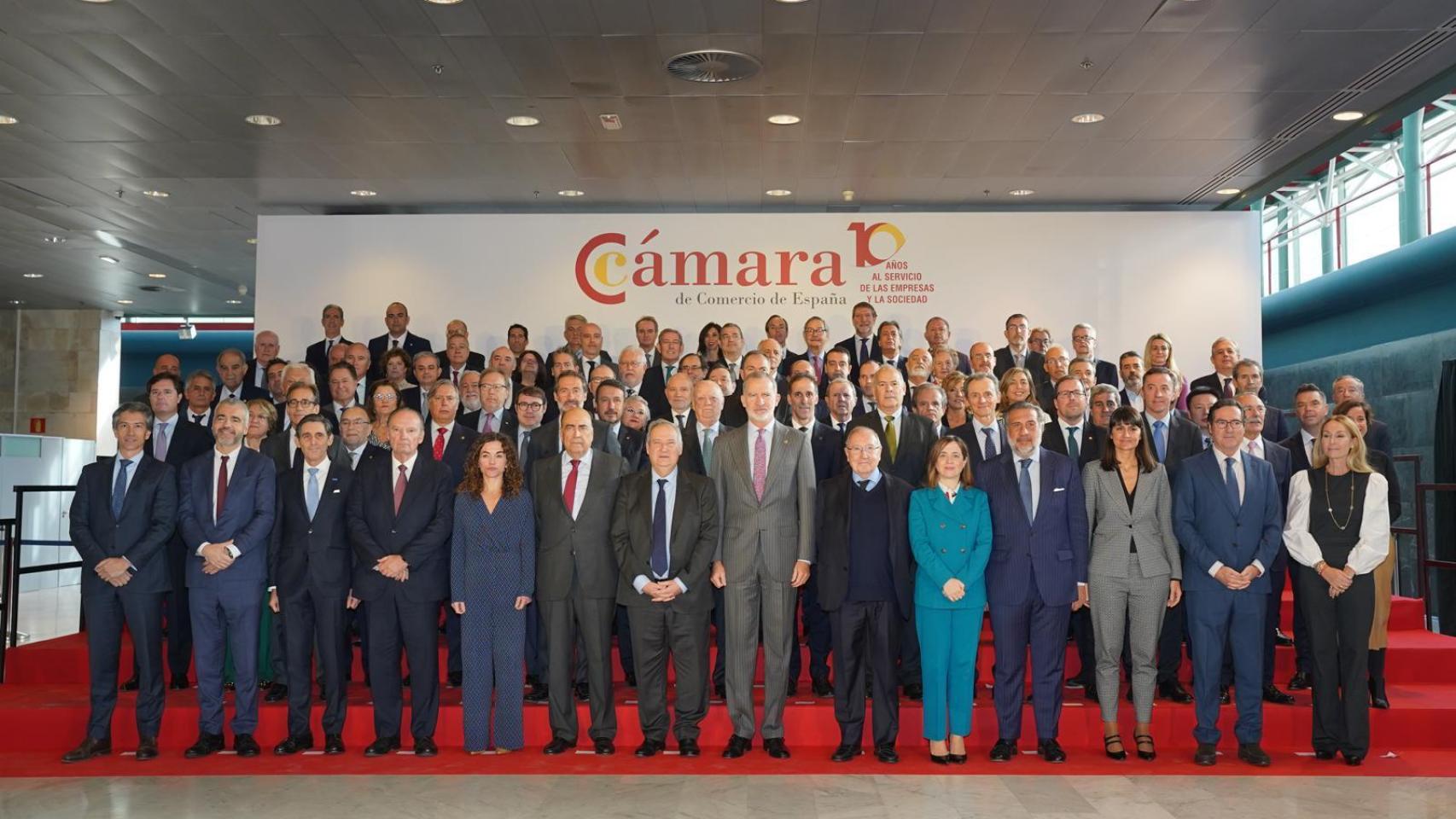 El rey Felipe VI y el ministro Jordi Hereu, en la celebración del décimo aniversario de la Cámara de Comercio de España, en Madrid