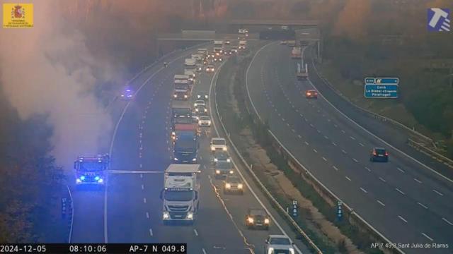 Estado del tráfico en Cataluña: un vehículo incendiado en la AP-7 y un camión accidentado en la C-32