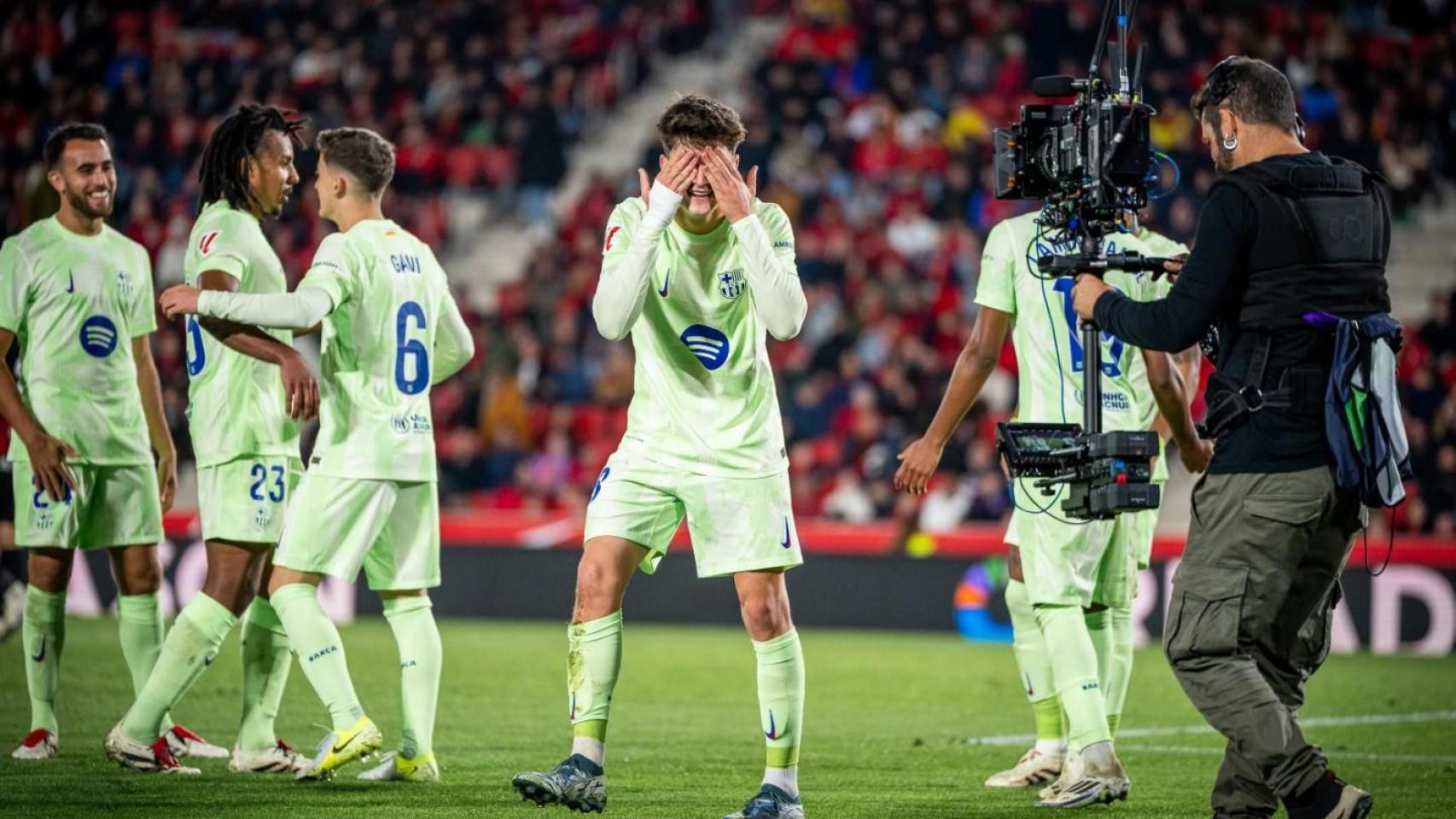 Pau Víctor celebra su gol con el Barça contra el RCD Mallorca