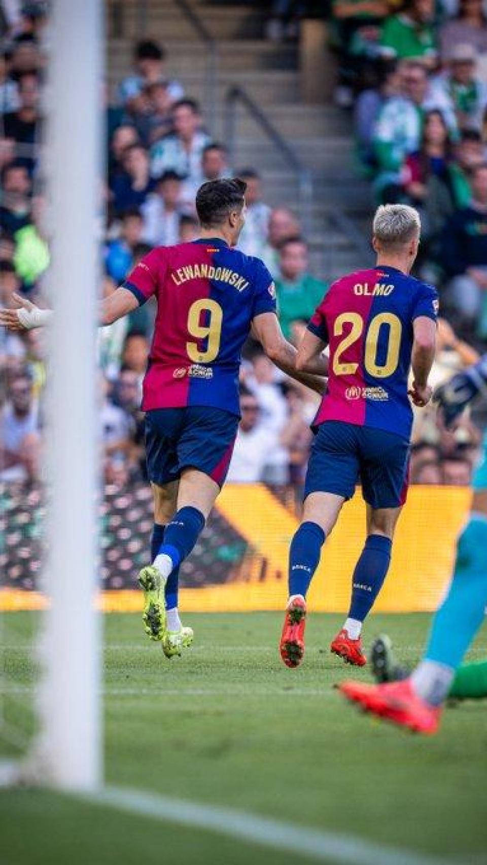 Lewandowski celebra su gol en Sevilla