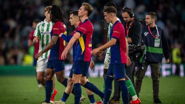 Jules Koundé, Marc Casadó, Frenkie de Jong y Gavi se marchan decepcionados del Benito Villamarín