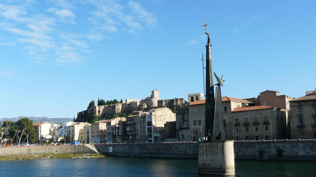 Monumento franquista en conmemoración de la Batalla de l'Ebre en Tortosa