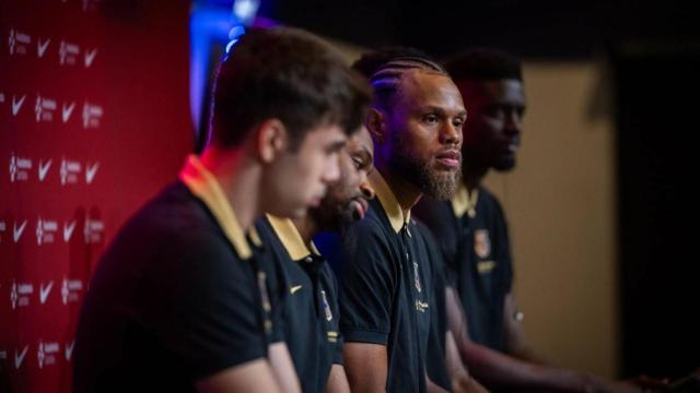 Juan Núñez, Kevin Punter, Justin Anderson, Chimezie Metu y Youssoupha Fall, en su presentación con el Barça de basket