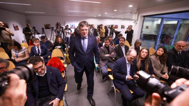 Carles Puigdemont, presidente de Junts, unos segundos antes de su comparecencia en Bruselas el 9 de diciembre de 2024