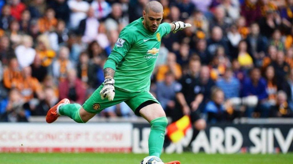 Víctor Valdés, durante su corta etapa en el Manchester United