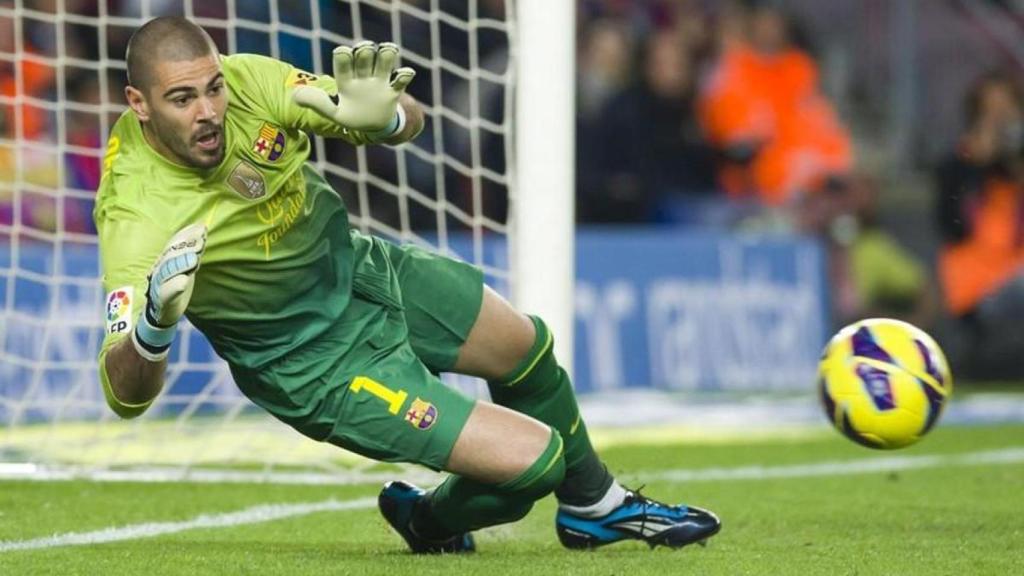 Víctor Valdés, en acción con la camiseta del Barça