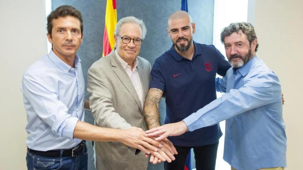 Víctor Valdés, cuando firmó como entrenador del Juvenil A del Barça en 2019