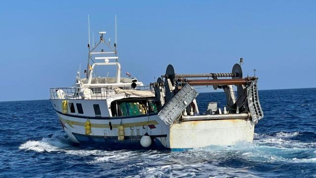 Un barco pesquero en Roses (Girona)