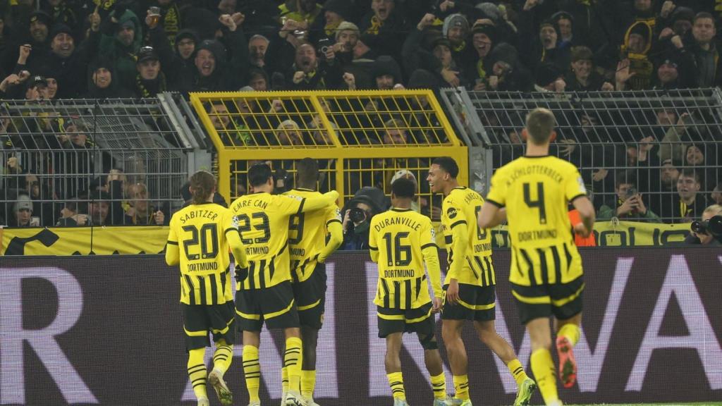 Los futbolistas del Dortmund celebran el empate de Guirassy