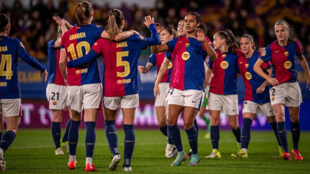 El Barça Femenino de Pere Romeu festeja una victoria en el Estadi Johan Cruyff