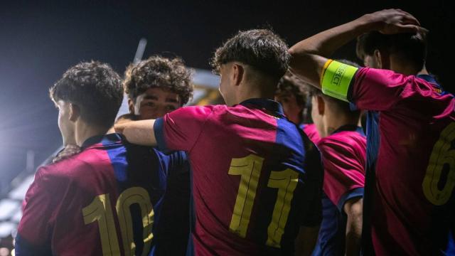 La euforia del Juvenil A del Barça tras ganar en el campo del Borussia Dortmund