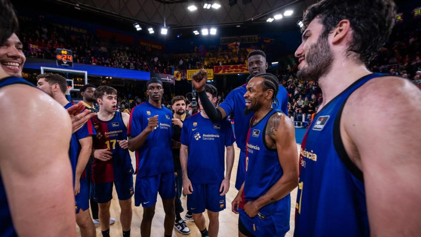 Los jugadores del Barça de basket celebran la victoria contra el UCAM Murcia