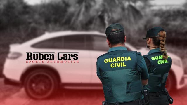Agentes de la Guardia Civil con un coche promocionado por 'Ruben Cars'