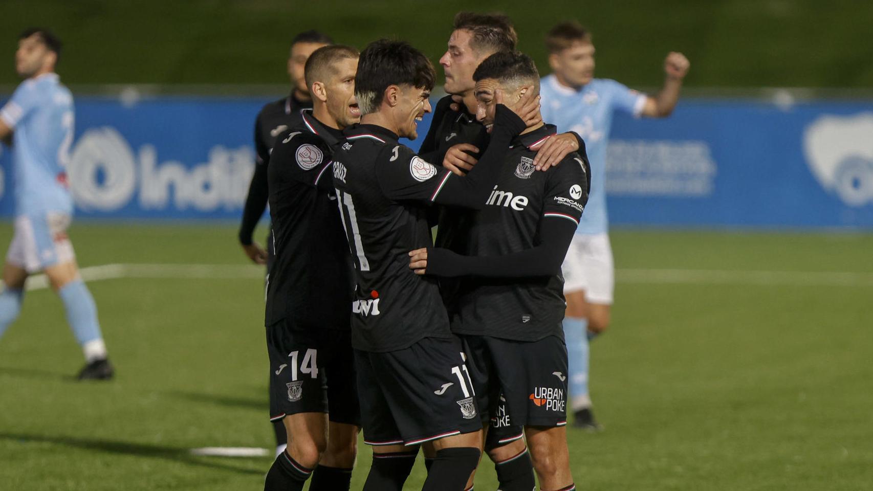 Los futbolistas del CD Leganés celebran el gol de Munir El Haddadi