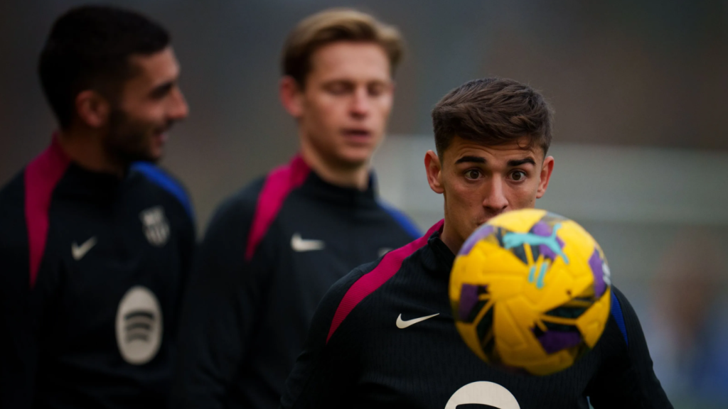 Gavi, Ferran Torres y Frenkie de Jong en un entrenamiento del Barça en Alemania tras vencer al Borussia Dortmund