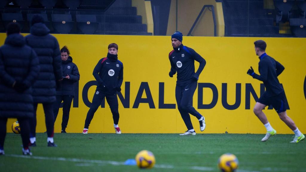 Los jugadores del Barça entrenan en el Signal Iduna Park, hogar del Borussia Dortmund