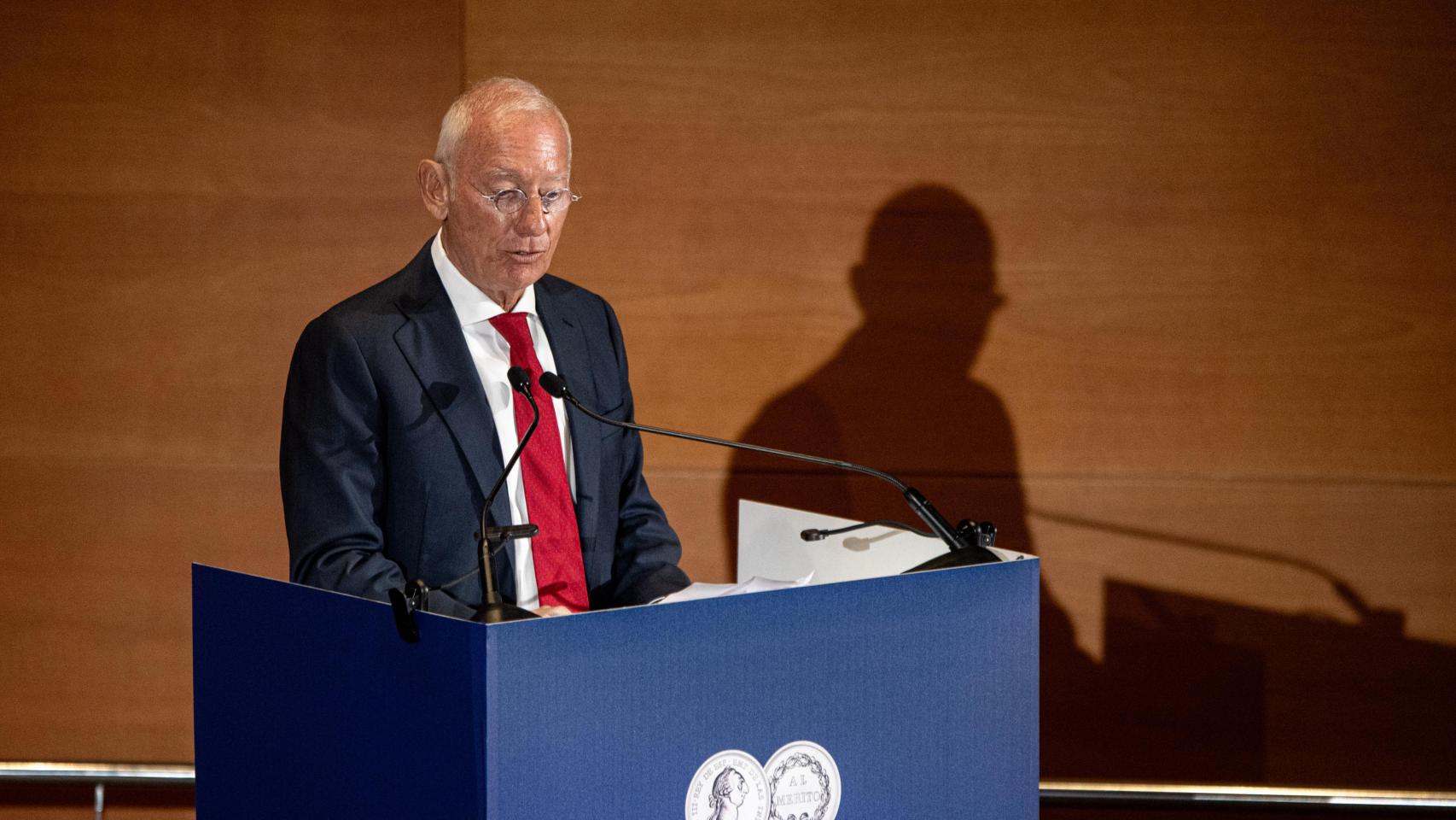 El presidente y fundador de Mango, Isak Andic, interviene durante el acto de entrega del VIII Premio Reino de España a la Trayectoria Empresarial (Iese)