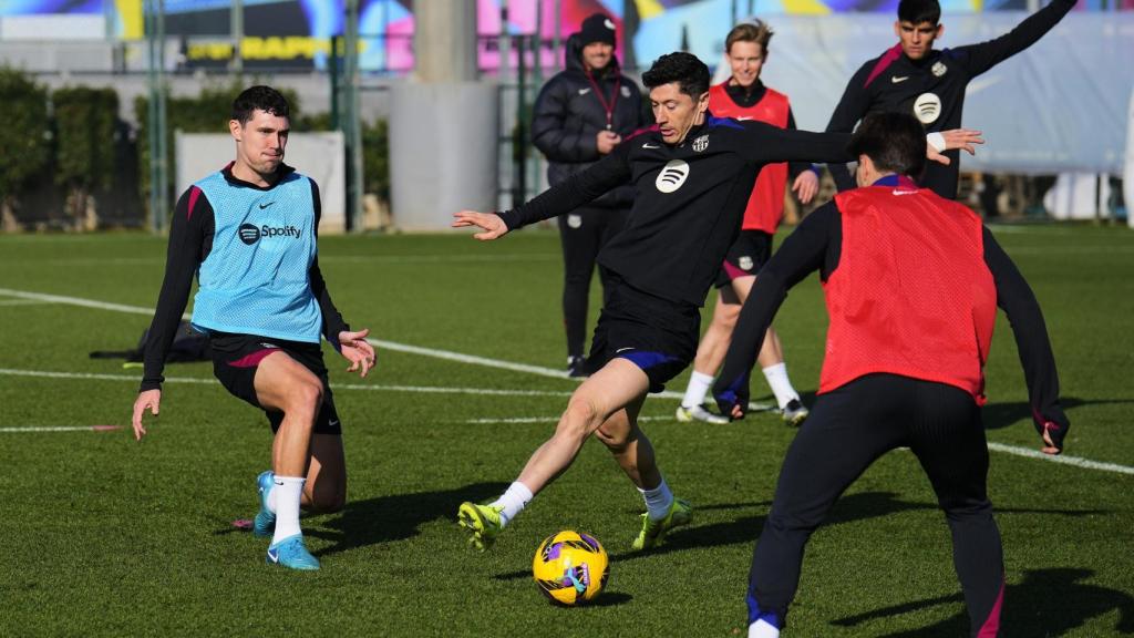 Los futbolistas del Barça se preparan para el partido contra el Leganés en Montjuïc