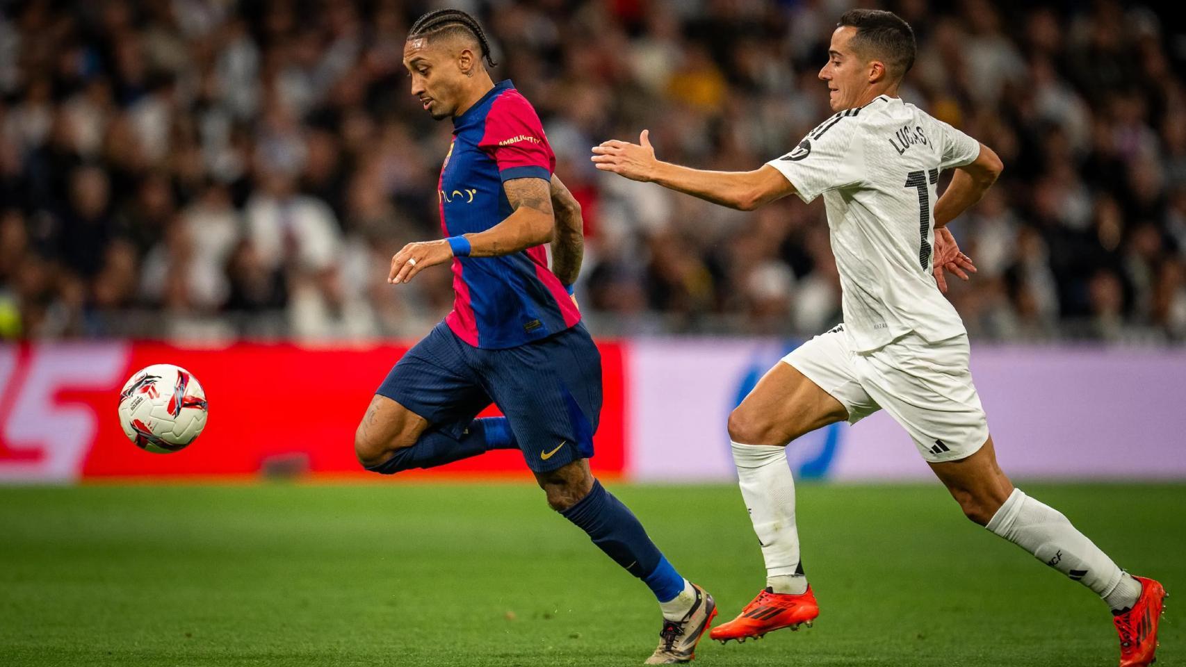 Raphinha supera a Lucas Vázquez en el Real Madrid-Barça de Liga