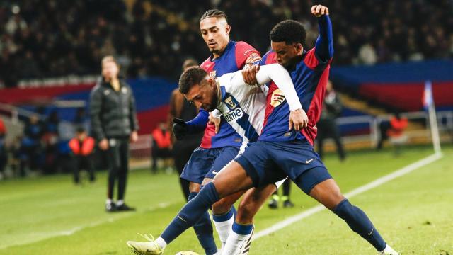 La disputa de balón entre Munir, Balde y Raphinha en el Barça-Leganés