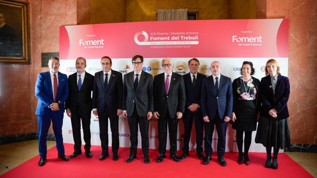 Imagen conjunta de las autoridades presentes en la entrega de premios de Foment del Treball