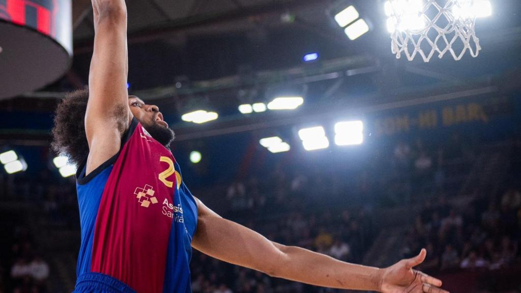 Jabai Parker se luce con un mate a una mano en el Barça de basket-Fenerbahce