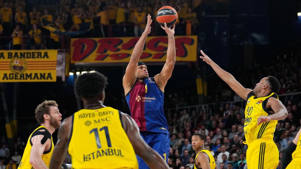 Una de las canasta de Justin Anderson durante el Barça de basket-Fenerbahce