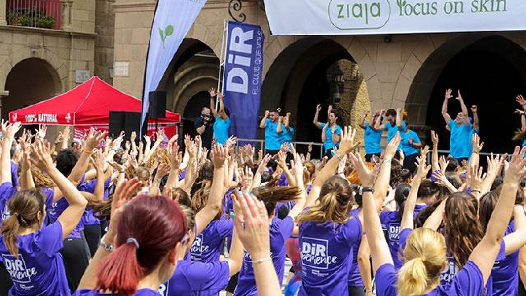 Socios del DiR durante una clase de zumba