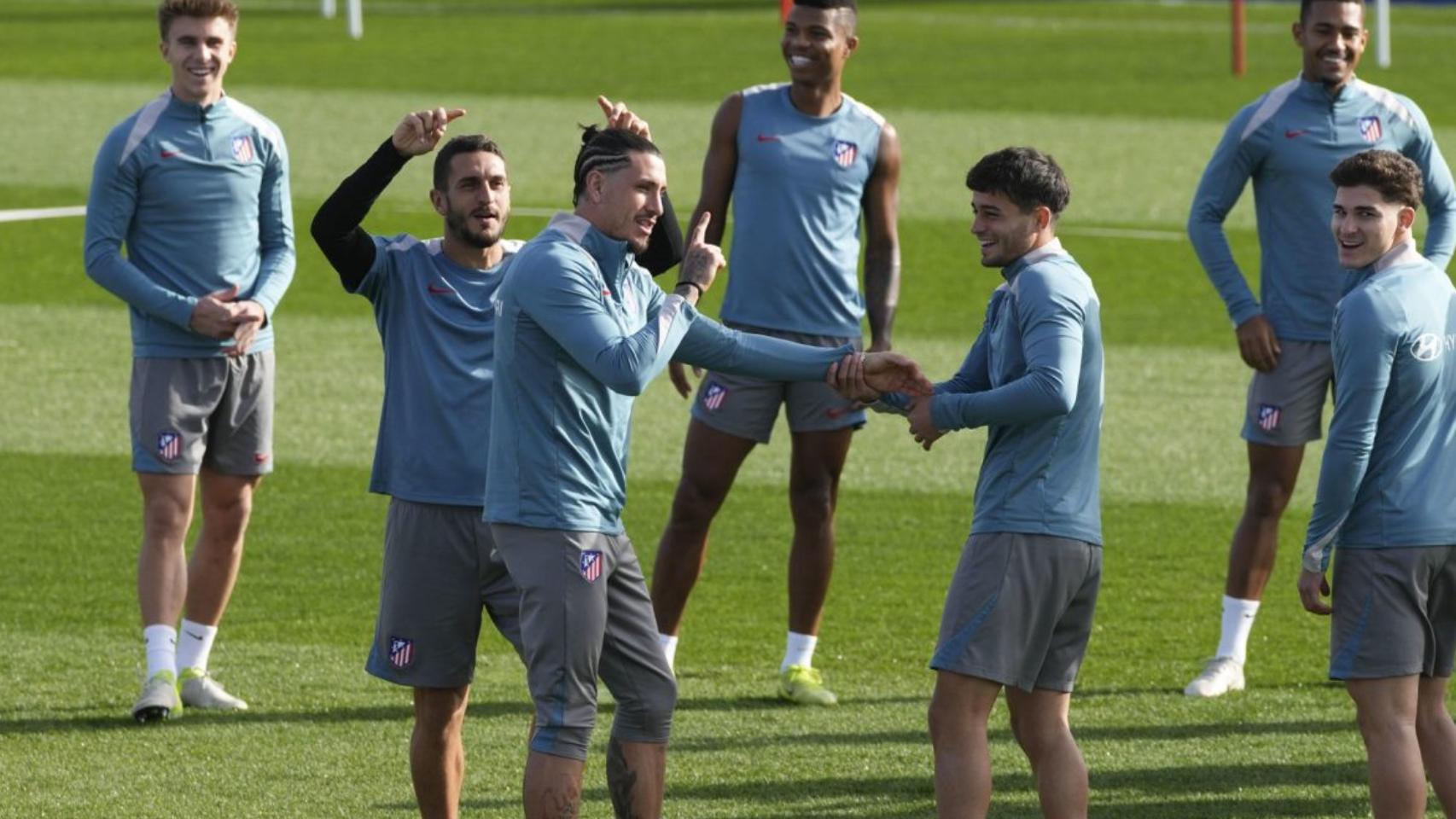 El Atlético de Madrid entrena antes del partido contra el Barça