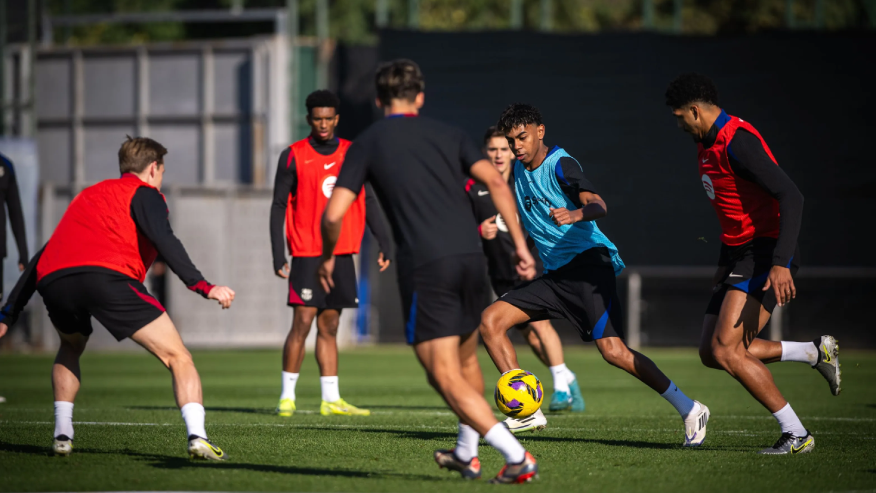 Lamine Yamal, en un entrenamiento del Barça antes de caer lesionado